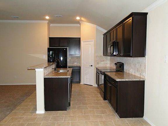 4th image of 709 Kiowa Dr