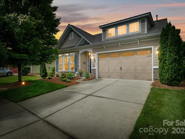 8818 Artesa Mill Ln, Charlotte, NC 28214
