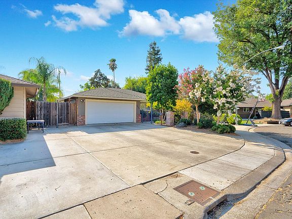 5th image of 2025 La Villa Rose Ct