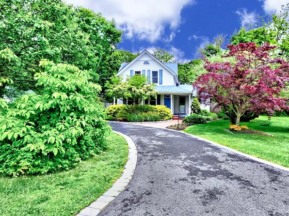 131 Lincoln Avenue, Sayville, NY 11782