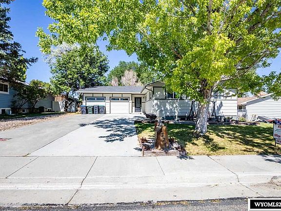 4th image of 225 Greasewood St