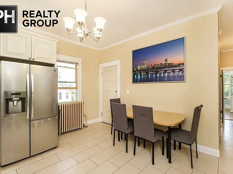 161 Walnut St #1 — Photo 4