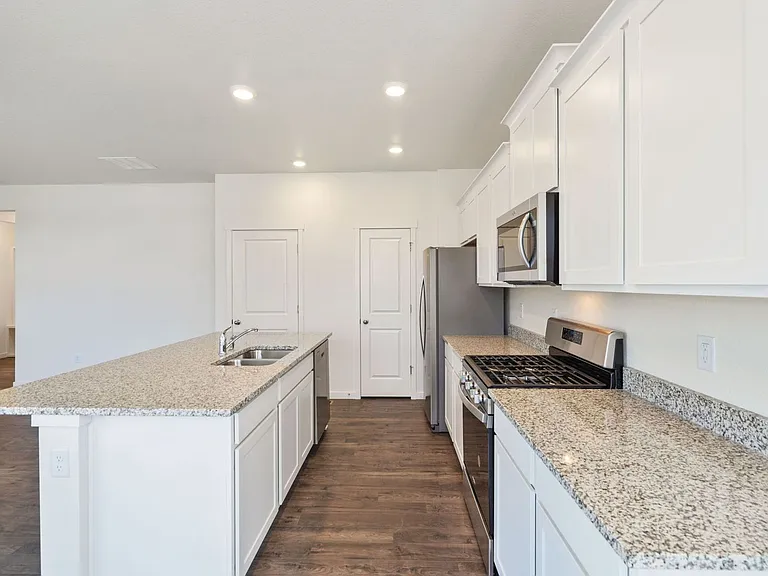 815 Elias Tarn Dr — Photo 5