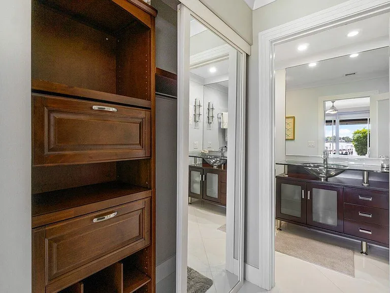 324 N Lake Dr — Photo 28
