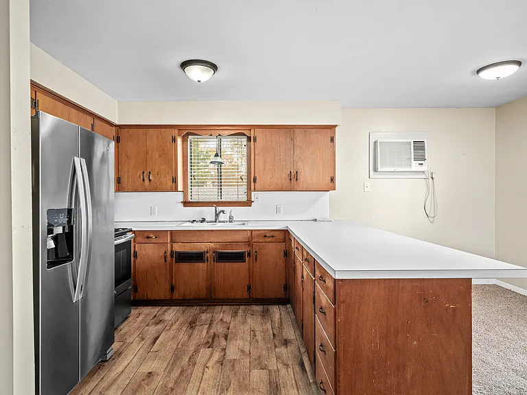 401 E Main St — Photo 28
