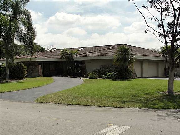 2nd image of 11000 NW 32nd Ct