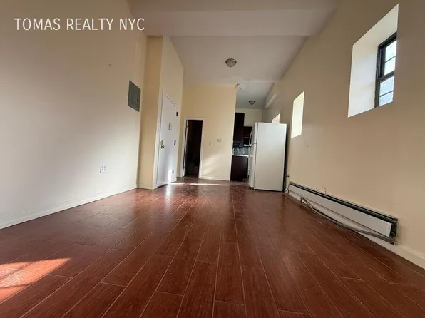 712 E 214th St, Bronx, NY 10467