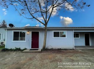 327 Schooling St, Harrisburg, OR 97446