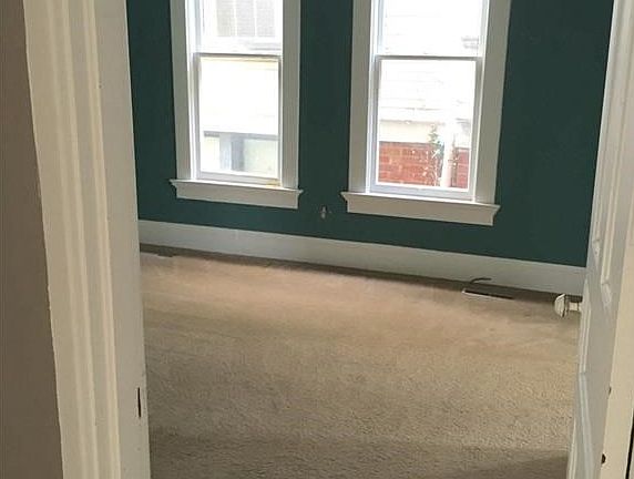 5th image of 105 Washington St