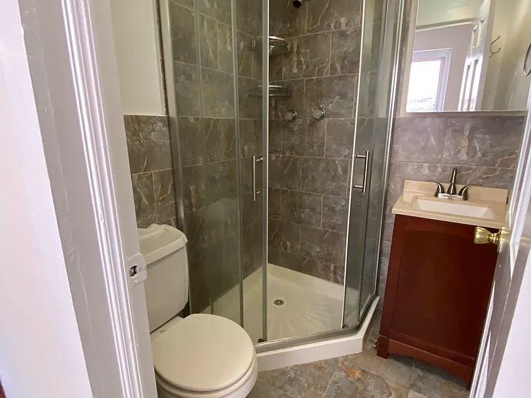 736A Union St #3 — Photo 15