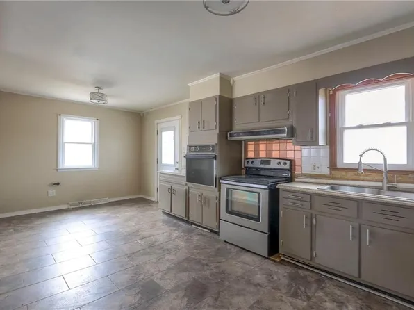 12825 E 50th Ter S, Independence, MO 64055