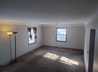 1043 Daniels St NE, Cedar Rapids, IA 52402