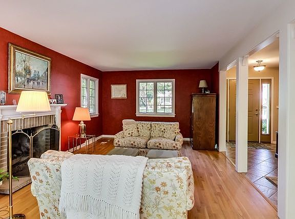 3rd image of 321 Willow Ave