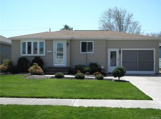 31 Sprucewood Dr, Cheektowaga, NY 14227