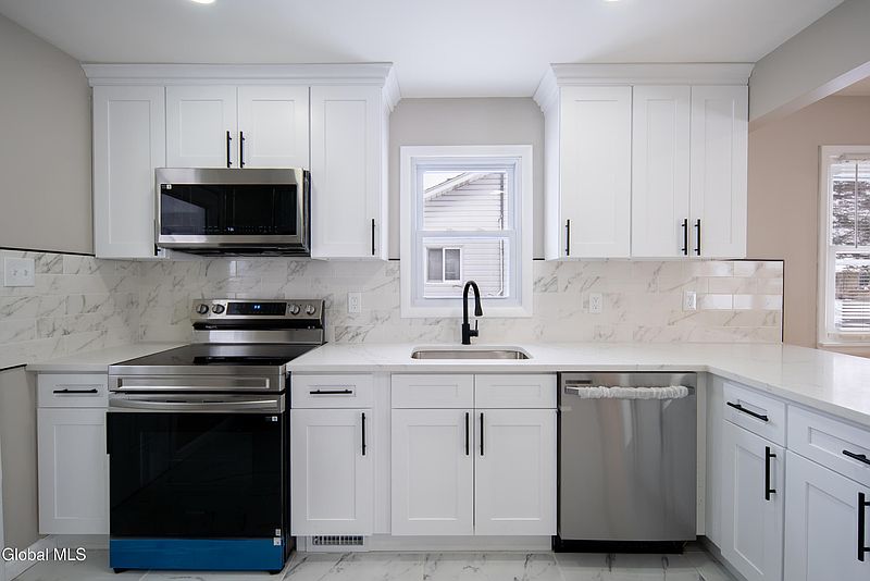 2nd image of 59 Lawnridge Avenue