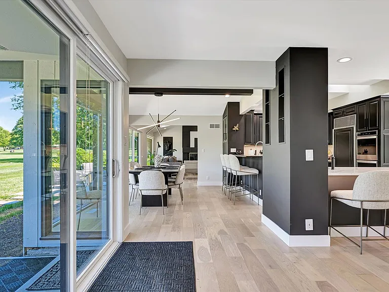 102 Greencroft Dr — Photo 15