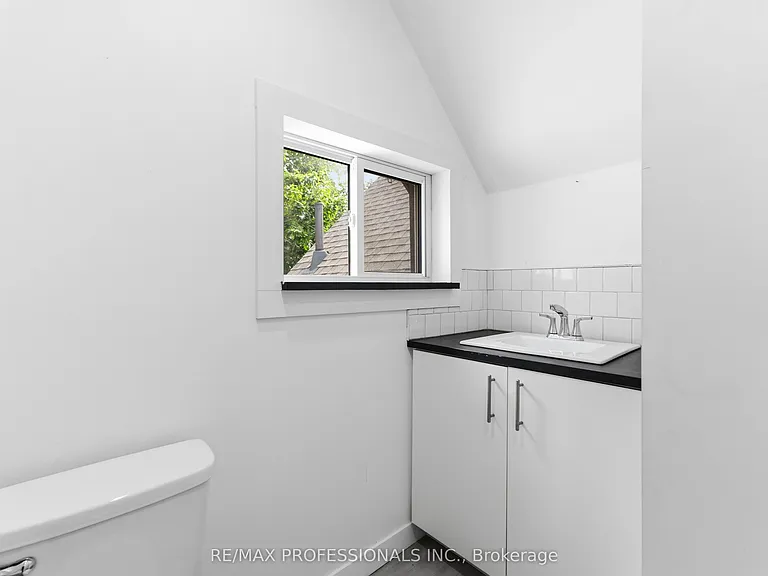 759 Barton St E #UPPER — Photo 14