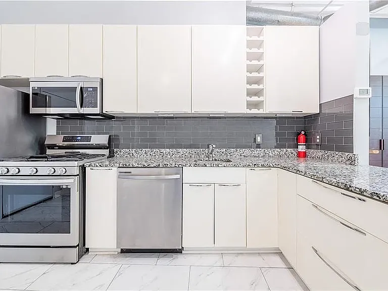 210 Walker St SW #1 — Photo 16