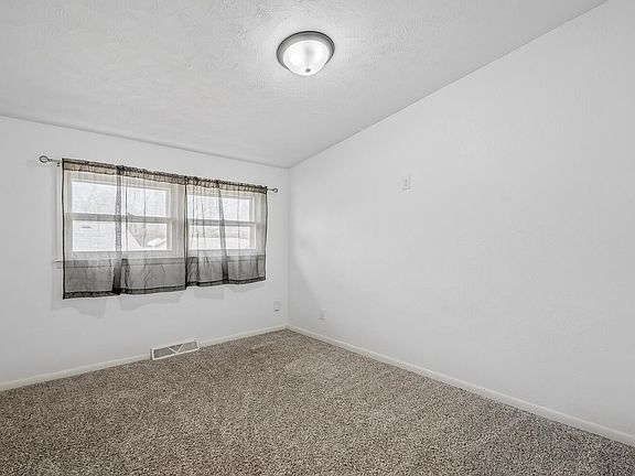 4th image of 6401 N Randall St