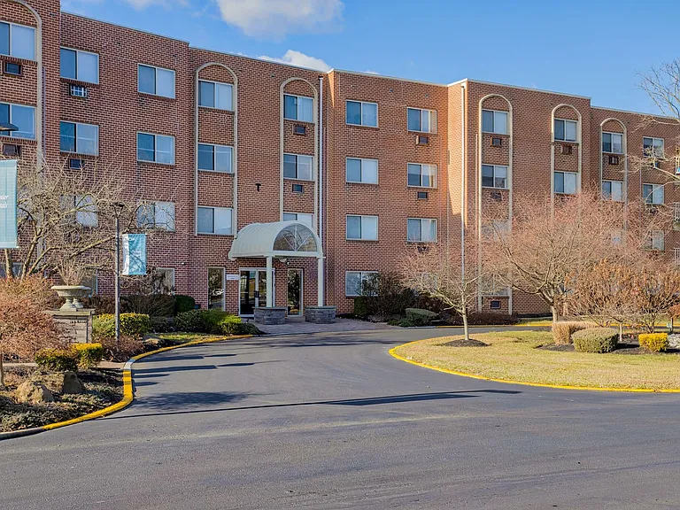 Stratford Apartments — Photo 74
