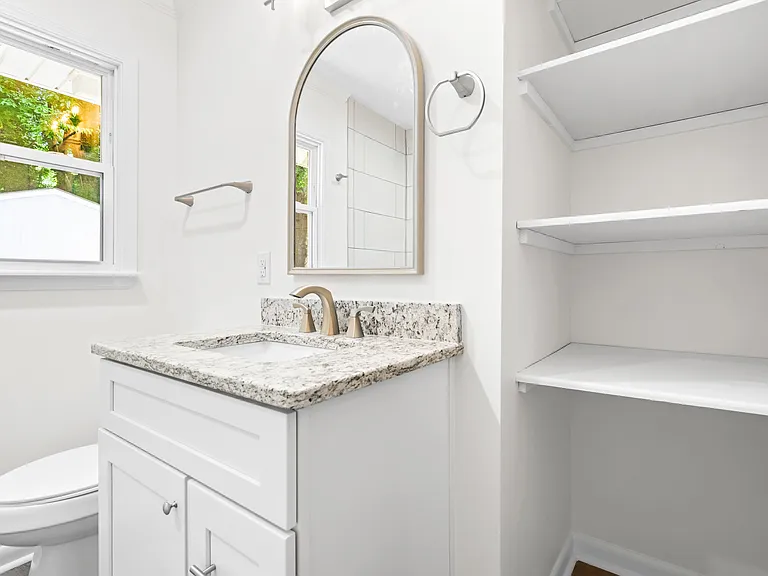 320 Clay St — Photo 11