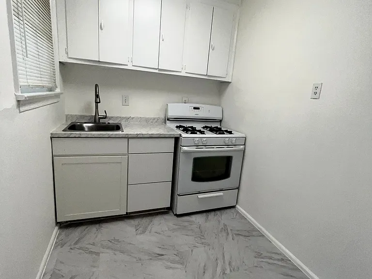 1204 Yale Ave #4 — Photo 3