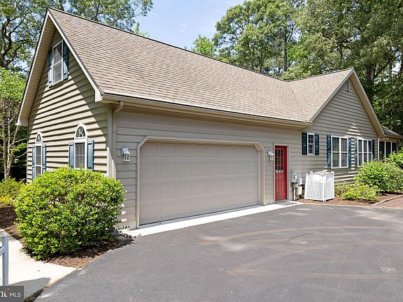 3rd image of 23648 Woods Dr