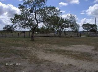 2020 Bridle Path Rd, Luling, TX 78648