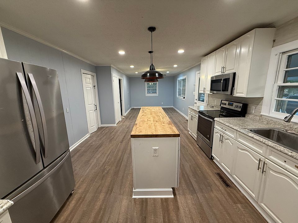 1st image of 138 Whitman Cir