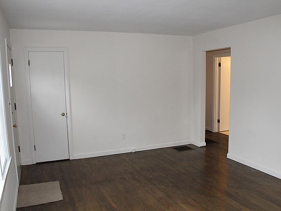 4th image of 2715 Lakeside Dr