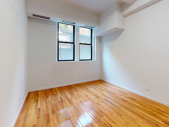 4th image of 330 W 72nd St #Basement