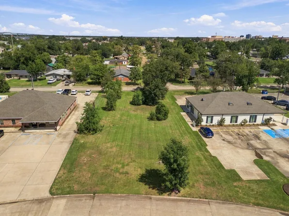 770 E Bayou Pines Dr, Lake Charles, LA 70601