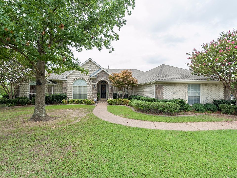 1st image of 4301 Red Oak Cir