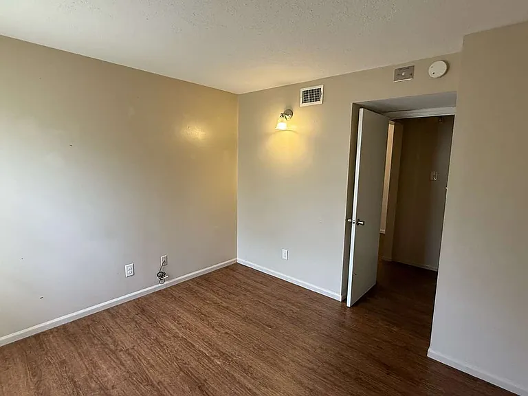 601 E Maryland Ave #205205 — Photo 7