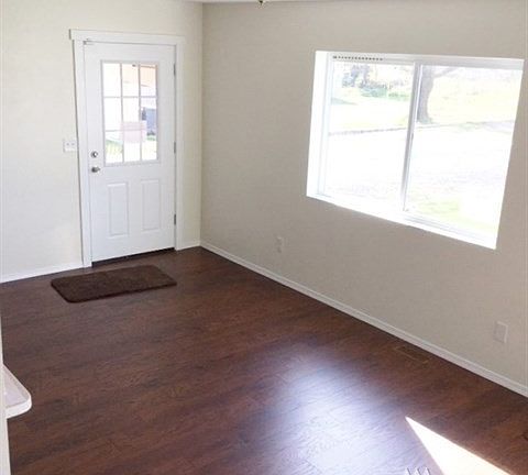 3rd image of 139 Tacoma Blvd