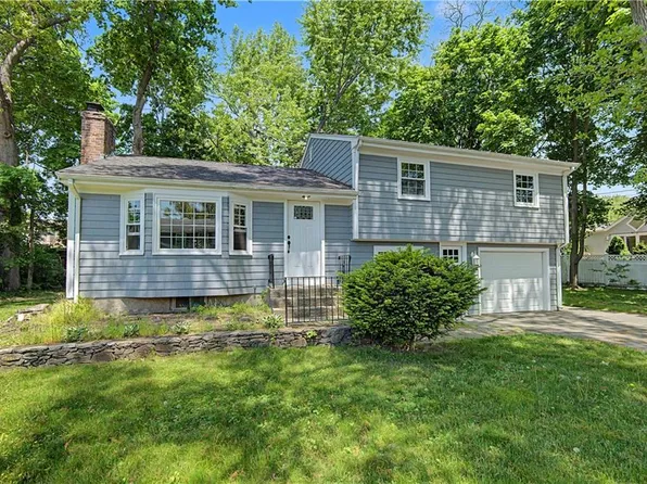 134 Rogers Ave, Barrington, RI 02806