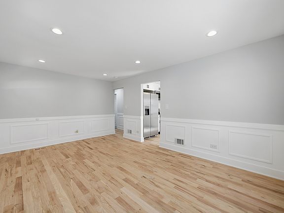 4th image of 1309 Howard Ave