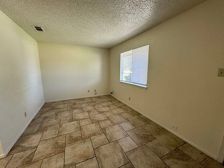 2211 Cascade Drive — Photo 3