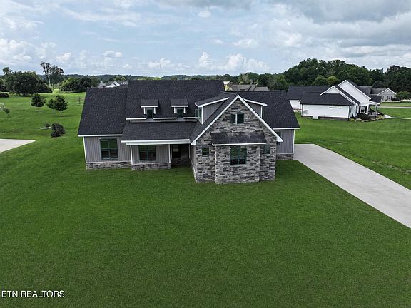 2nd image of 118 Big Oak Dr