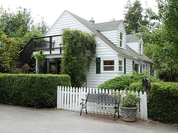 5th image of 2468 Marine Dr