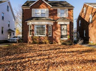 1152 Pennfield Rd, Cleveland Heights, OH 44121