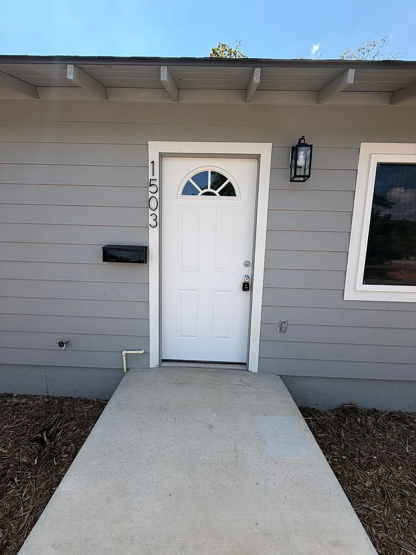 1501 Vine St — Photo 2