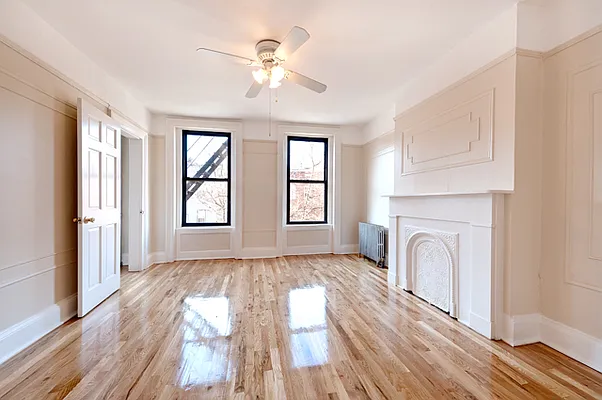 Rented by CORE | media 9