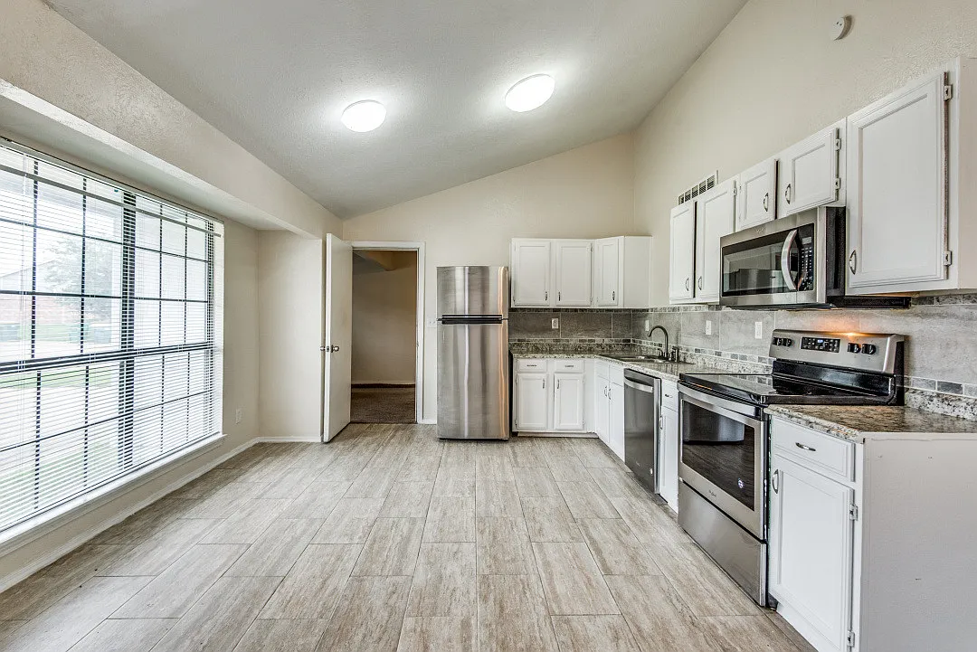 4 bed, 1253 sqft, $1,850 — Photo 2