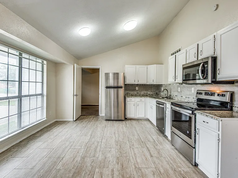 431 Justice Dr — Photo 2