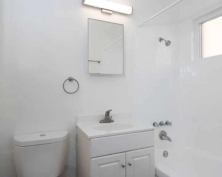 Aztec Pacific Apartments — Photo 10