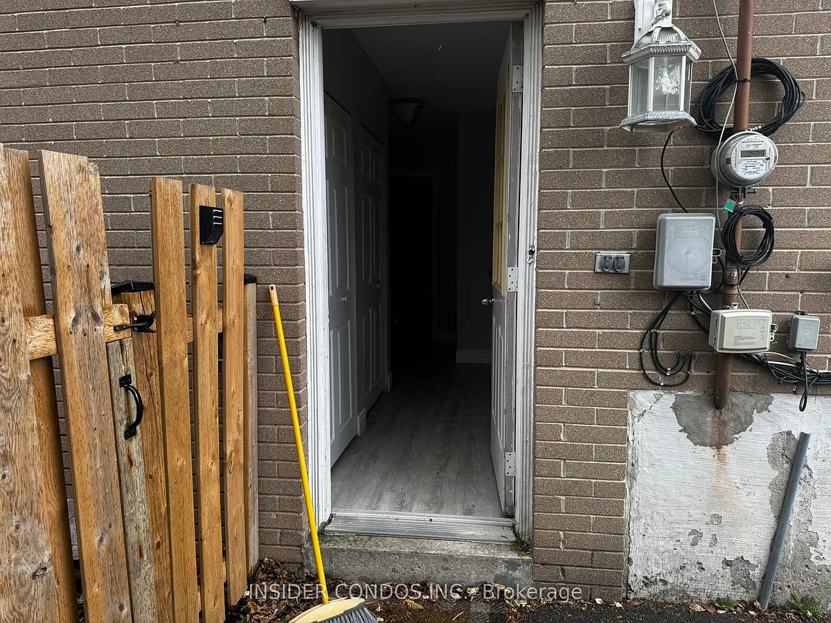 Building Photo - 49 Doncaster Dr #BASEMENT