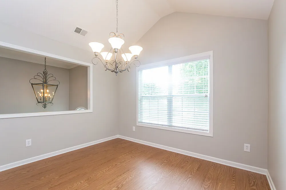 4 bed, 3.0 bath, 2280 sqft, $2,720 — Photo 4