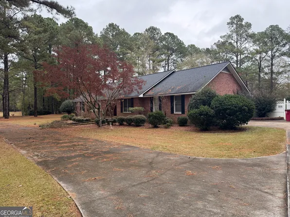 739 Woodbine Dr, Sandersville, GA 31082