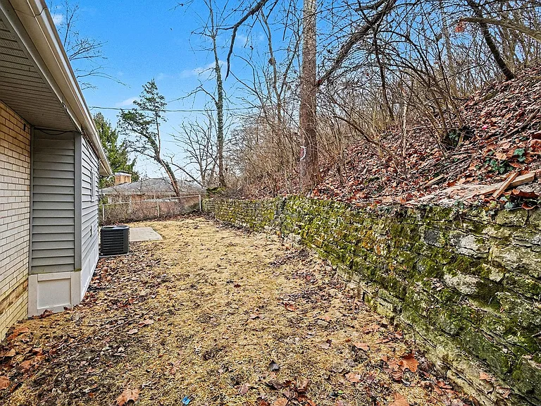334 Hyde Park Dr — Photo 35